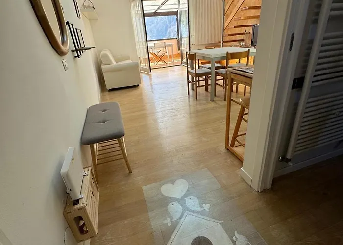 Apartamento 81, Bright Miniloft With View Barni